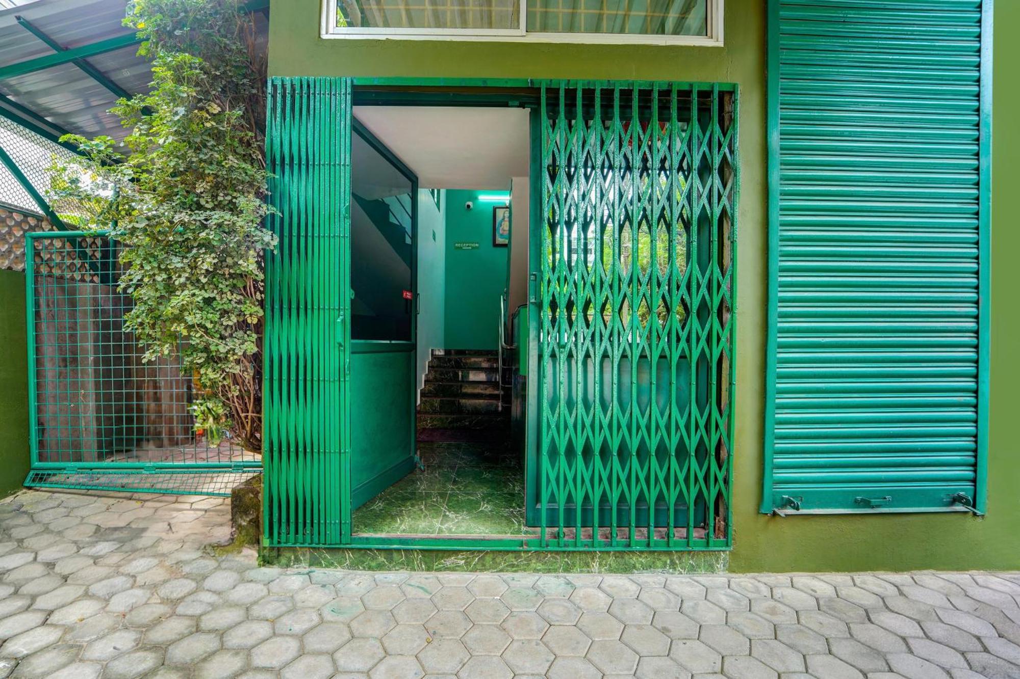 Super Hotel O Vennala Near Palarivattom Kochi Exteriör bild